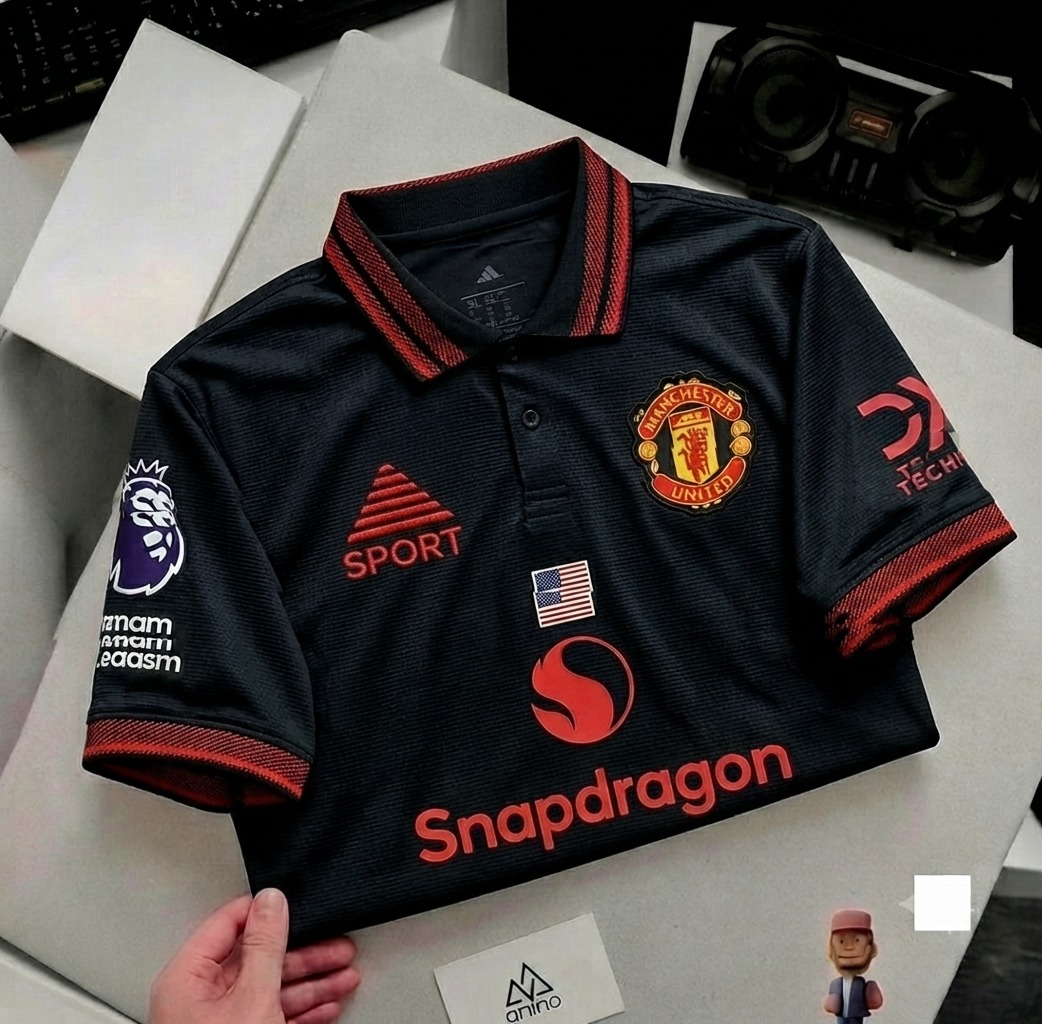 An Original Manchester United Concept Polo black 2026