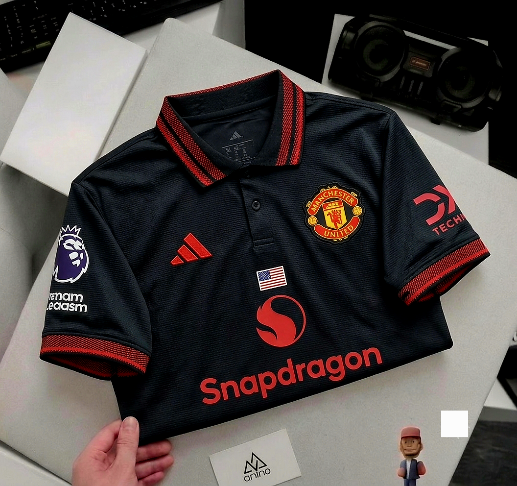 An Original Manchester United Concept Polo black 2026